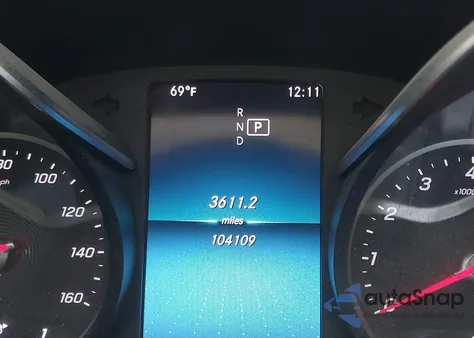 2019 Mercedes-Benz C 300 z USA, uszkodzony, nr VIN 55SWF8DB5KU317620